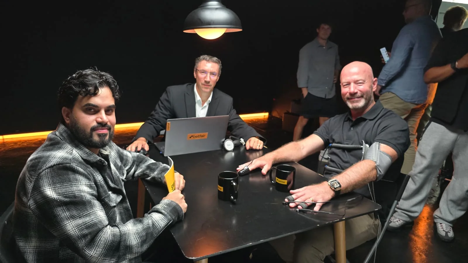 Handshake confirming a confidential professional agreement